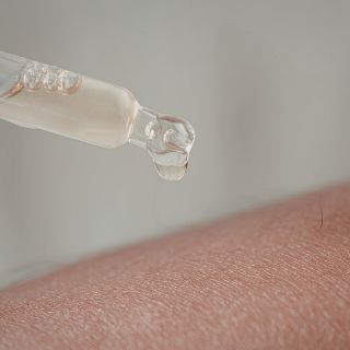 Applica alcune gocce di prodotto